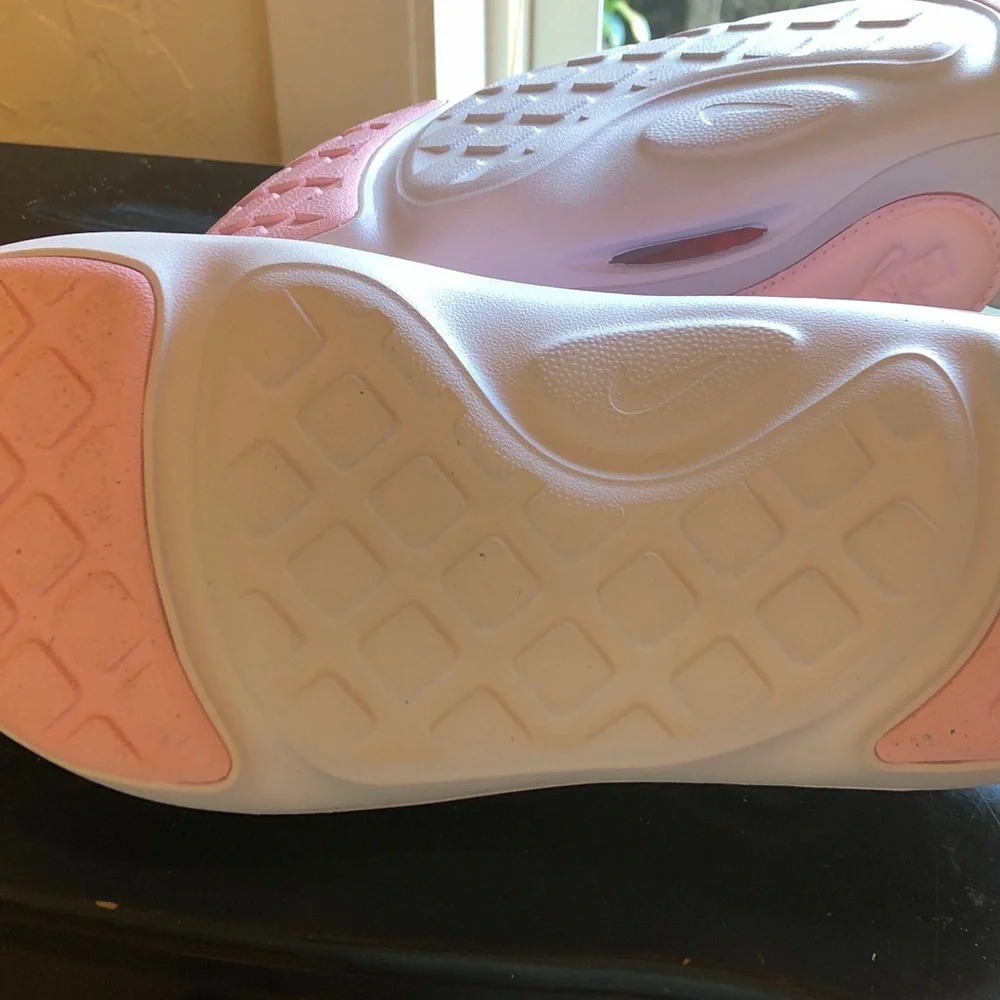 Nike Aquaswoosh sandals size 6 Youth